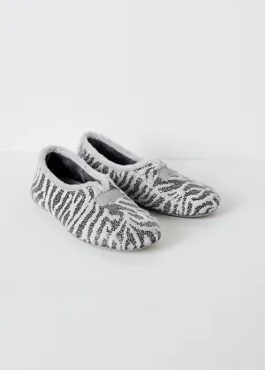 Comfort width slipper in plush mesh