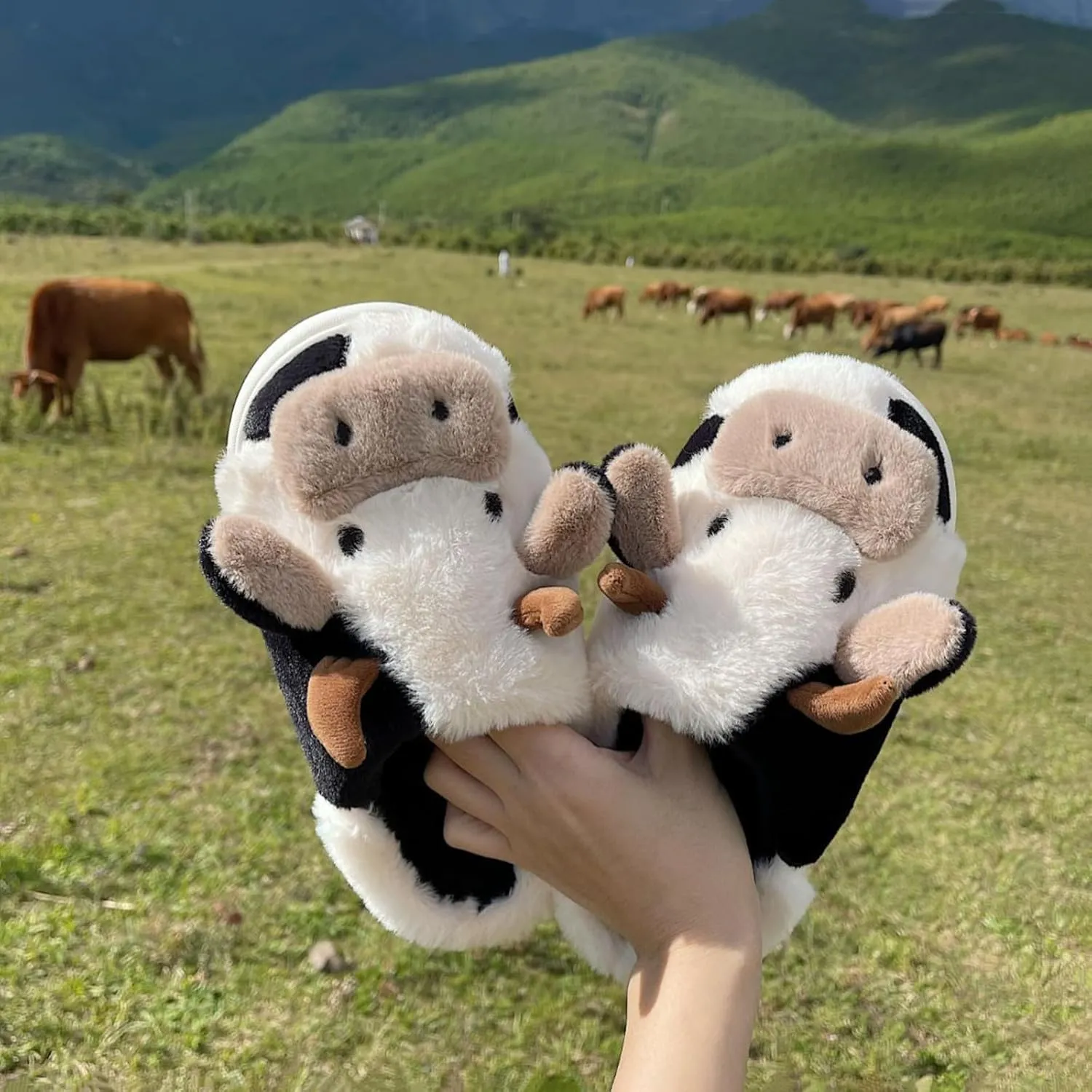 Cow Slippers for Women Men, Cute Cartoon Animal Winter Warm House Slides Slippers, Linen Kawaii Indoor Outdoor Shoes, Comfortable Non Slip Milky Cow Thick Sole Slipper