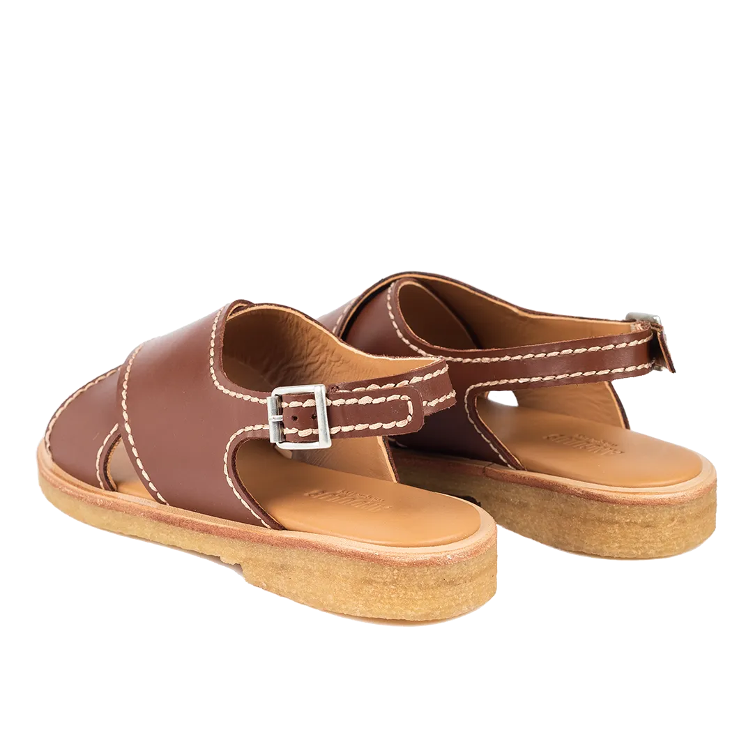 Cross sandal with detail stitchings and buckle