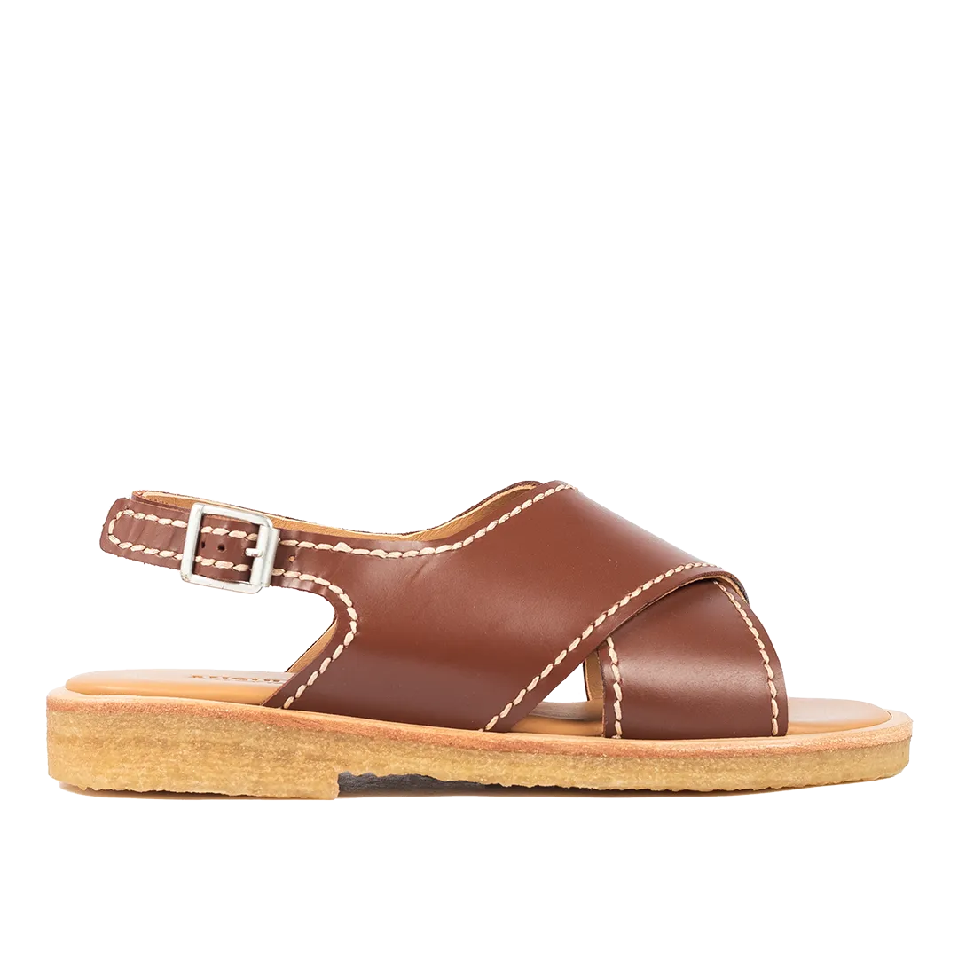 Cross sandal with detail stitchings and buckle