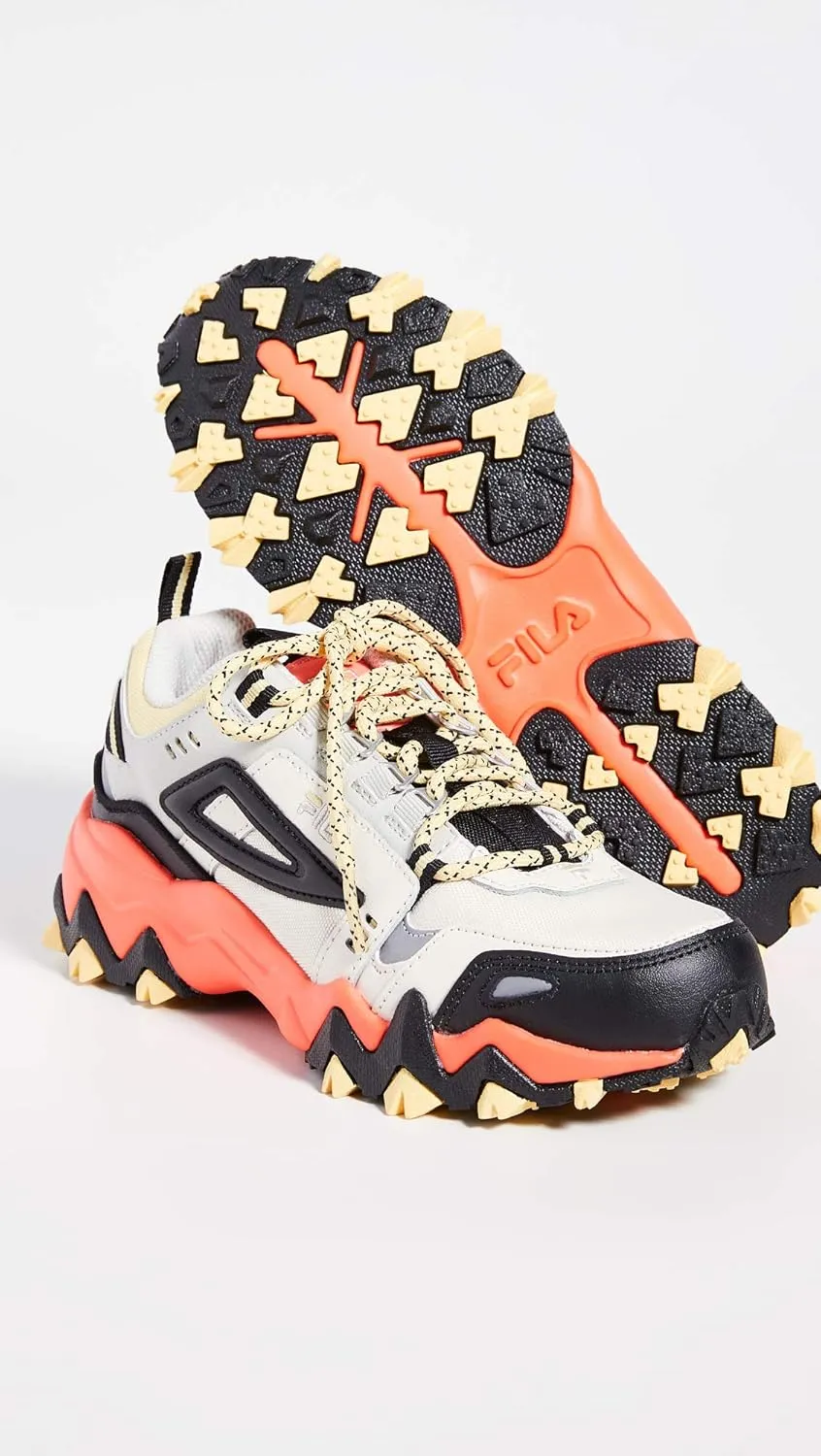 Fila Women's Oakmont TR Trail Sneaker