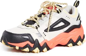 Fila Women's Oakmont TR Trail Sneaker