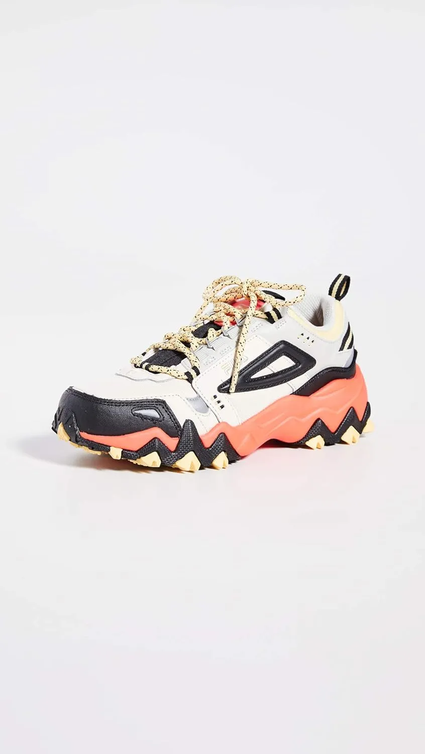 Fila Women's Oakmont TR Trail Sneaker