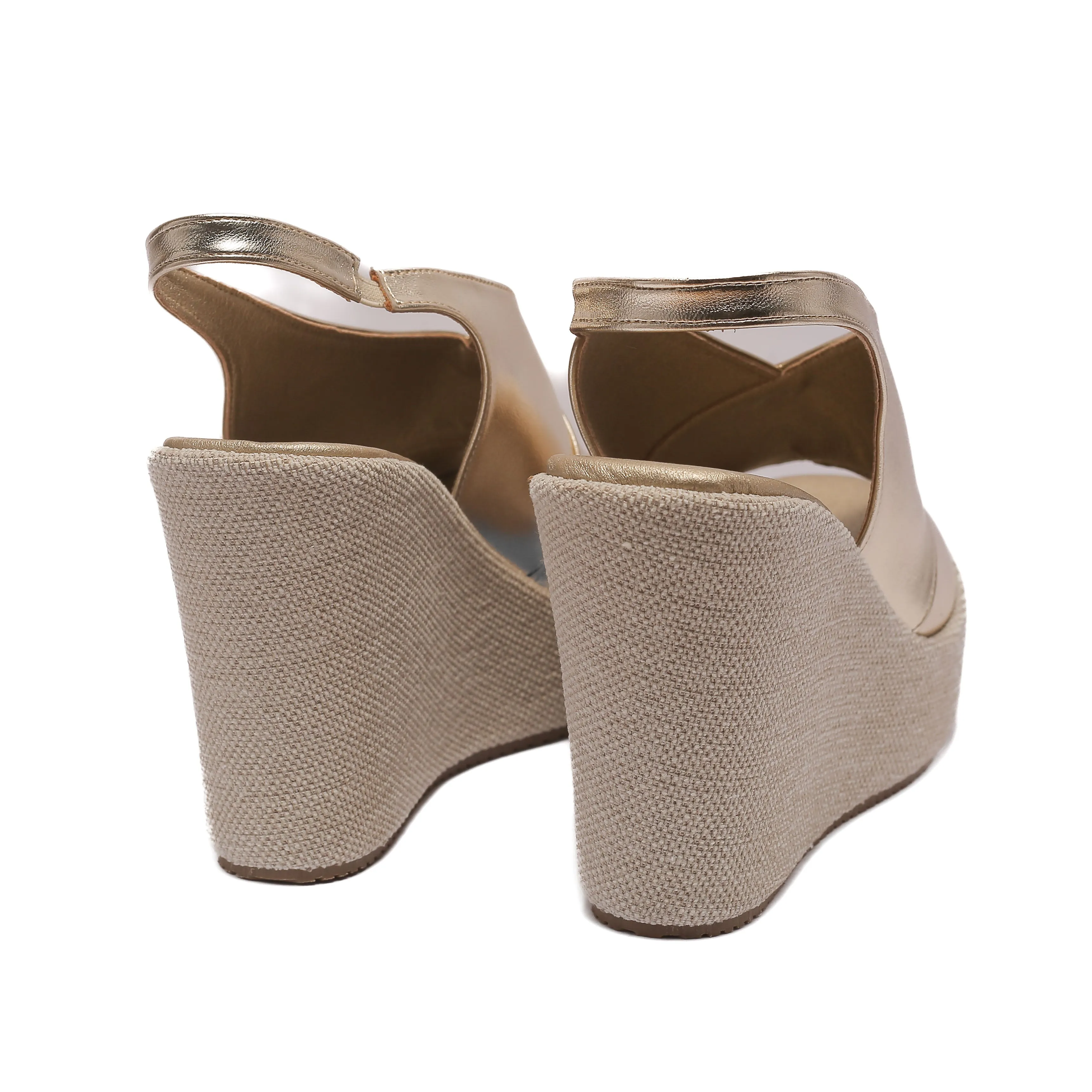 Gold Heeled sandal with crossed straps