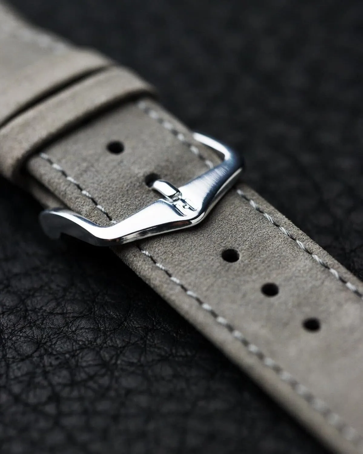 Hirsch Osiris Nubuck Leather Watch Strap - Smooth & Flat Design - 14mm, 16mm, 18mm, 20mm, 22mm - Blue, Green, Beige, Brown, Grey, Burgundy, Rose - Quick Release Watch Band