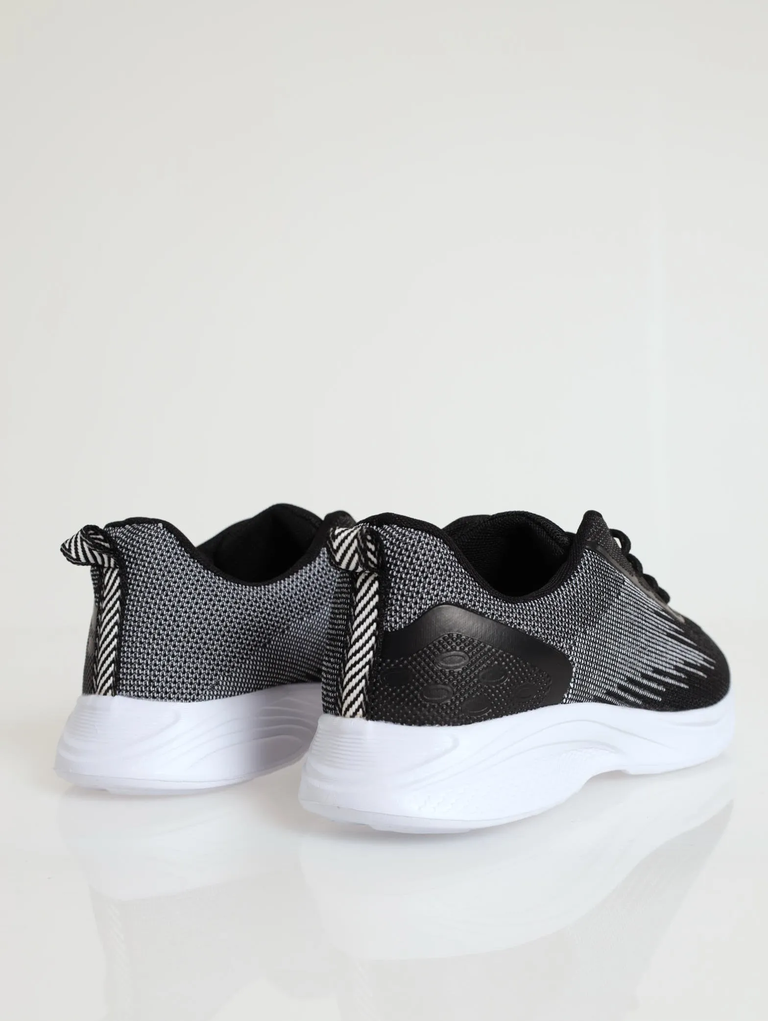 Lace-Up Knit With Contrast Colour - Black