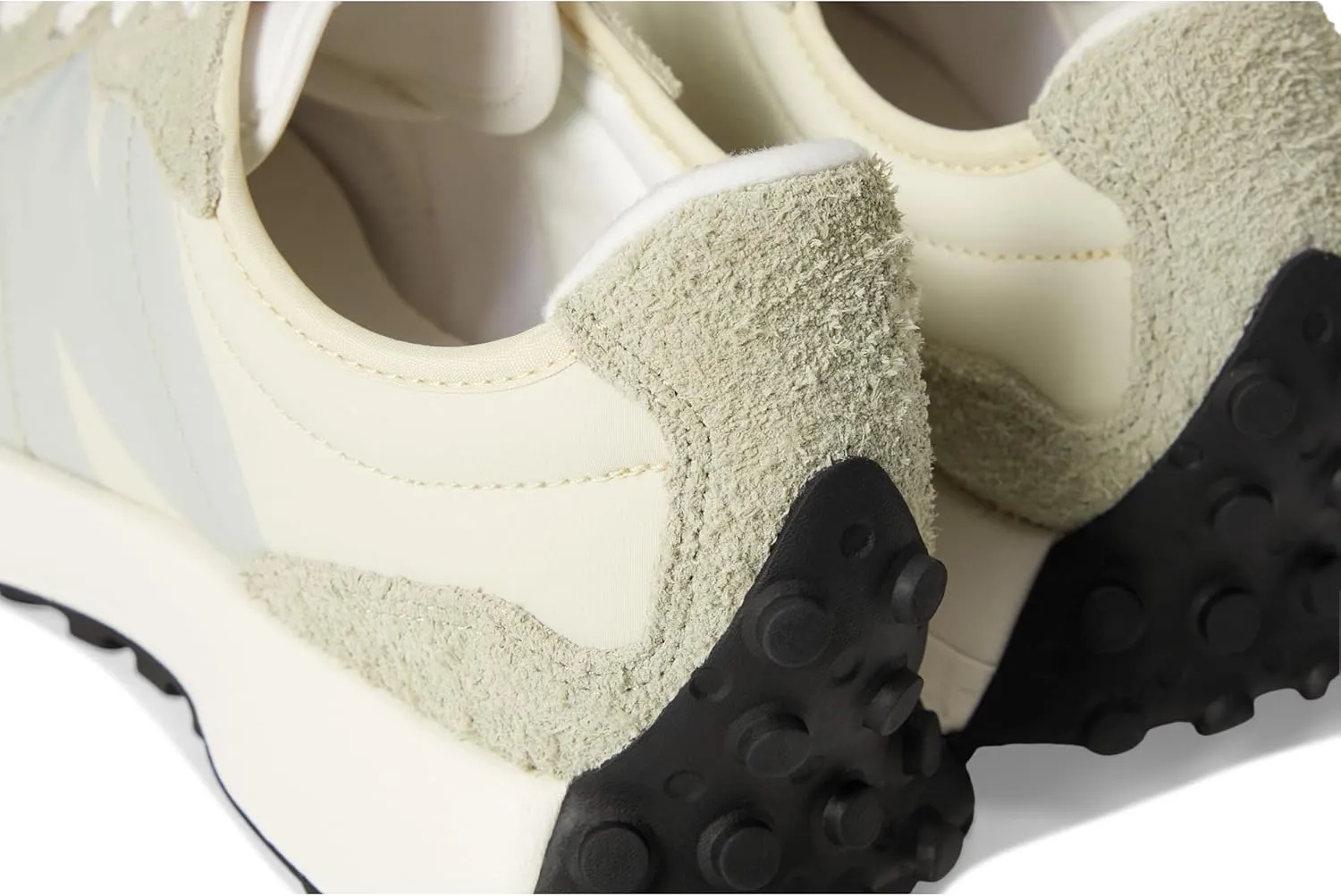 New Balance Women's 327 Sneaker