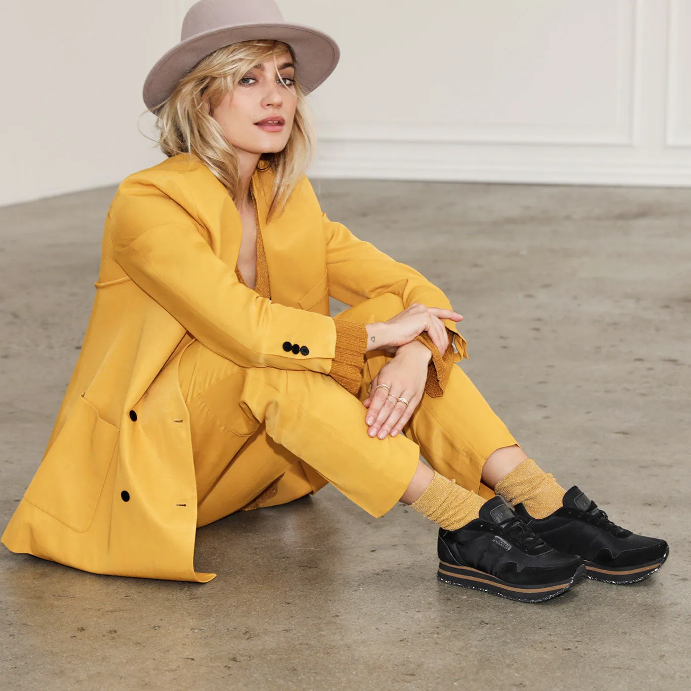 Nora II Plateau - Black