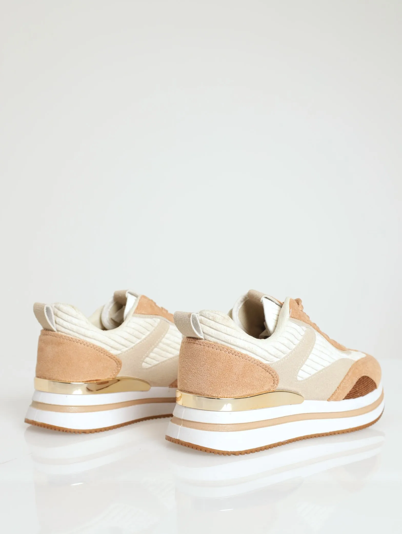 Retro Sneaker With Gold Insert - White/Beige