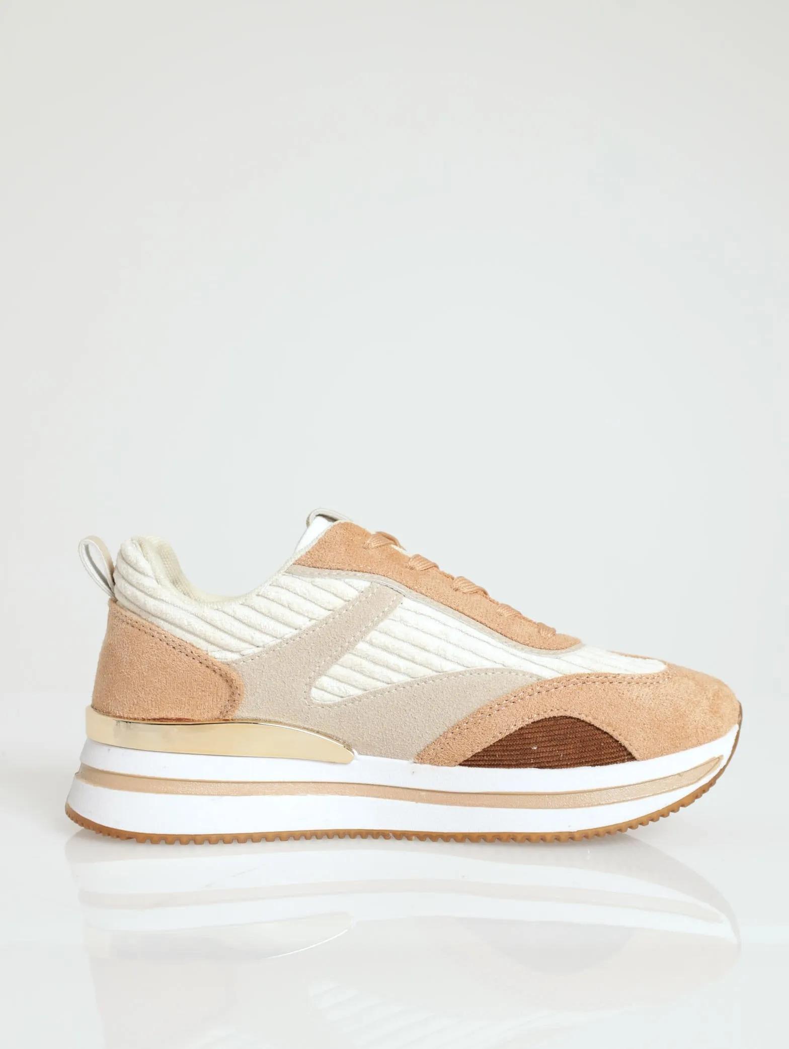 Retro Sneaker With Gold Insert - White/Beige
