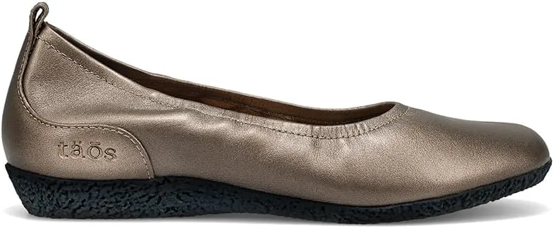 Taos Footwear Women's Chit Chat Flat