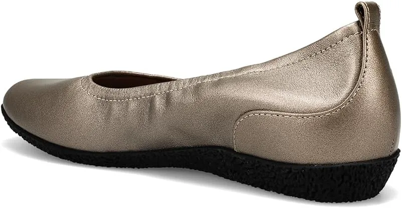 Taos Footwear Women's Chit Chat Flat