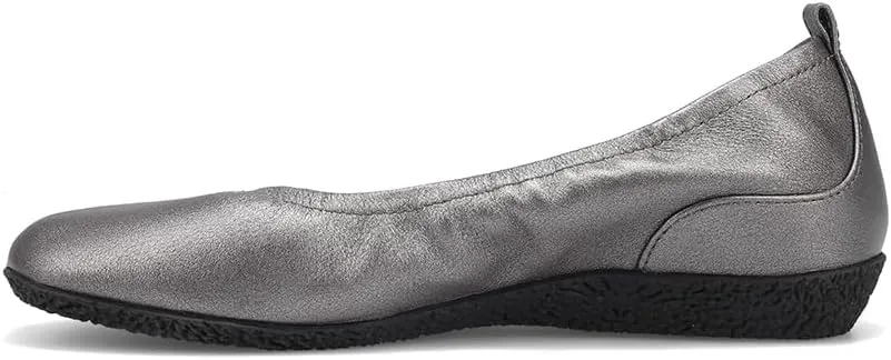 Taos Footwear Women's Chit Chat Flat