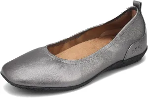 Taos Footwear Women's Chit Chat Flat