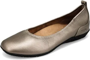 Taos Footwear Women's Chit Chat Flat