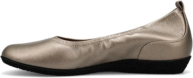 Taos Footwear Women's Chit Chat Flat