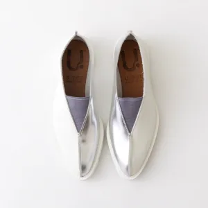 TRIANGLE FLAT　SMOOTH WHITE  / METALLIC SILVER