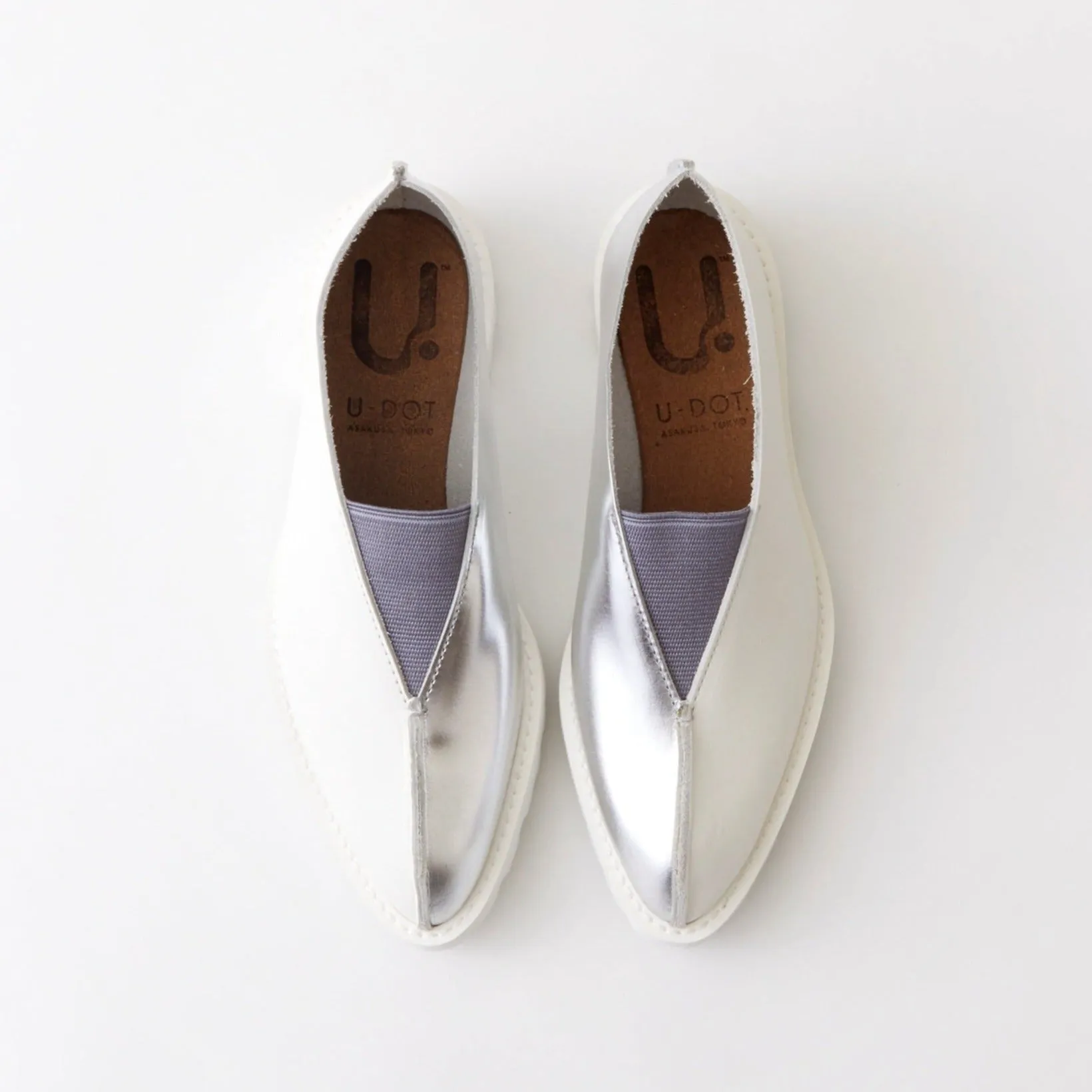 TRIANGLE FLAT　SMOOTH WHITE  / METALLIC SILVER