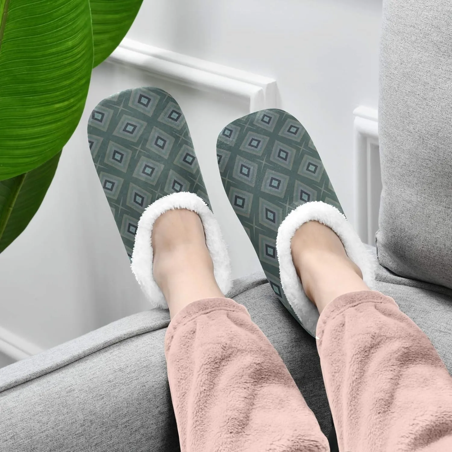 Winter House Slippers for Women/Men with Red Flower Background Element Cozy Fleece Slippers