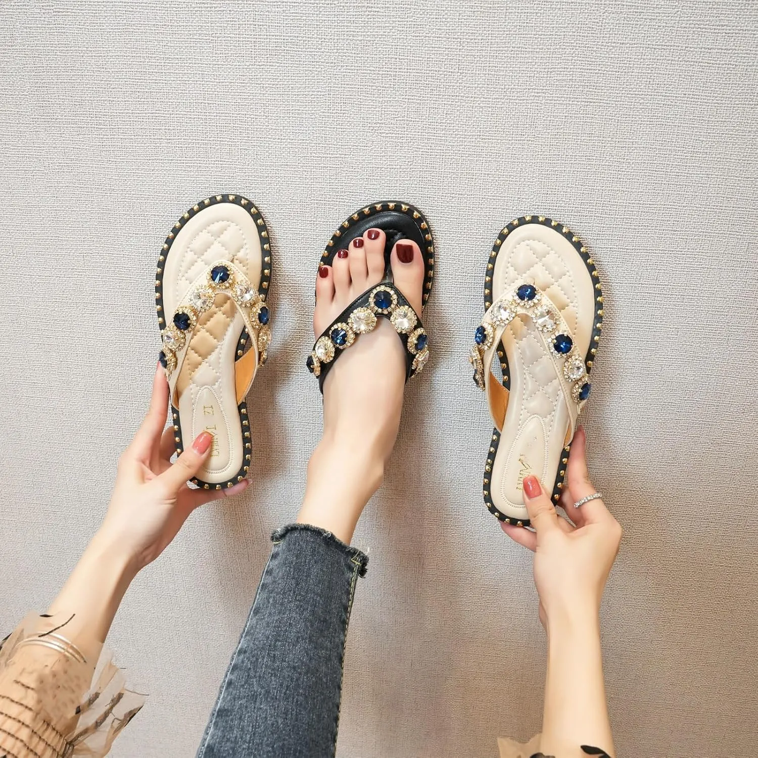 Women's Sparkle Rhinestones Flat Flip-Flops Fashion Comfort Memory Slip-on Flat Slides Sandals T-Strap Thong Beach Slippers