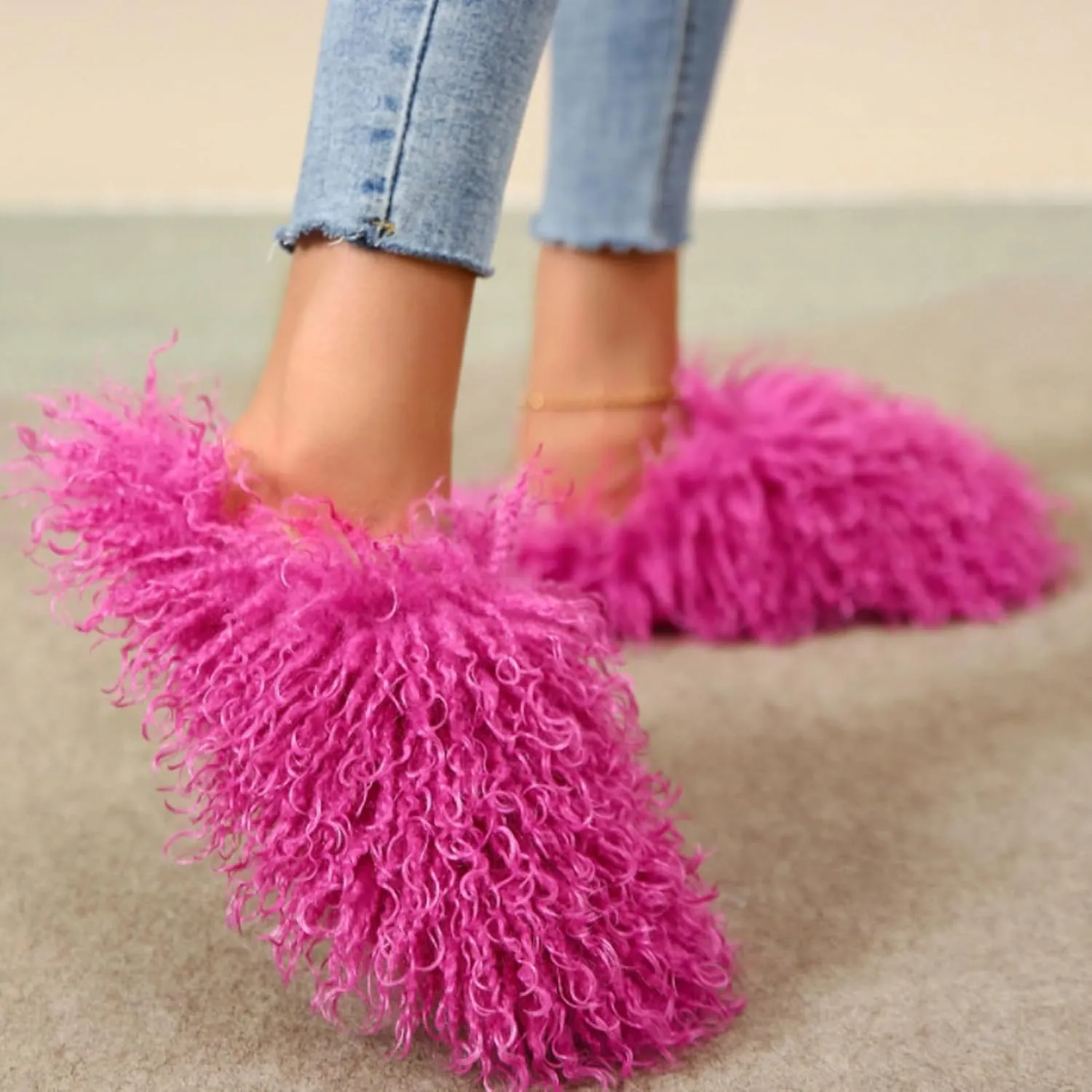 YXCFEWD Women's Plush Faux Fur Slippers - Fluffy and Warm Slide-On Slipper for Cozy Comfort